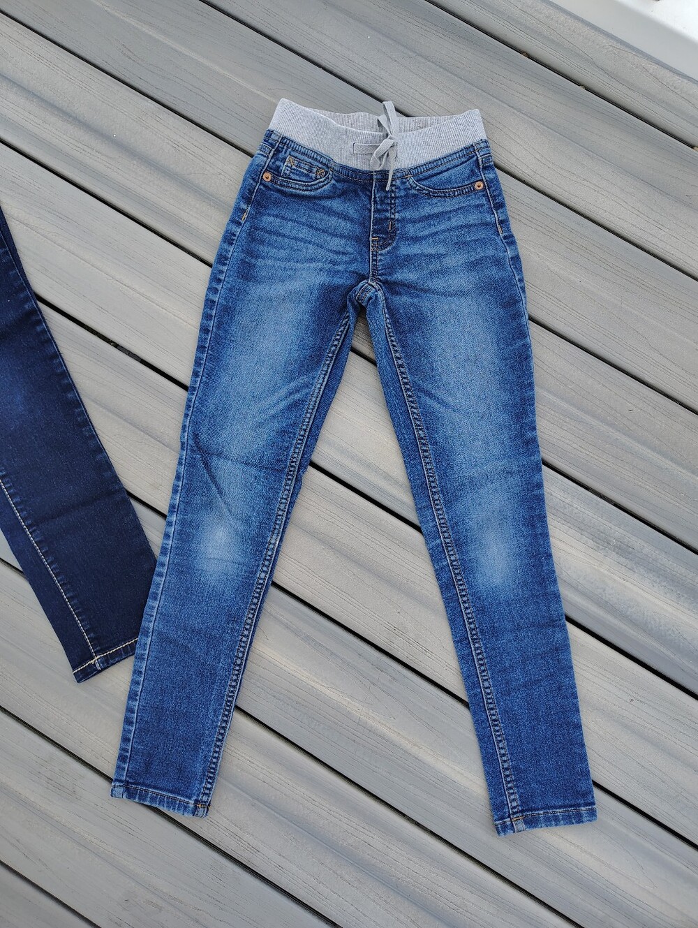 Girl's JUSTICE Blue Knit-Waist Skinny Jeggings. Size 00